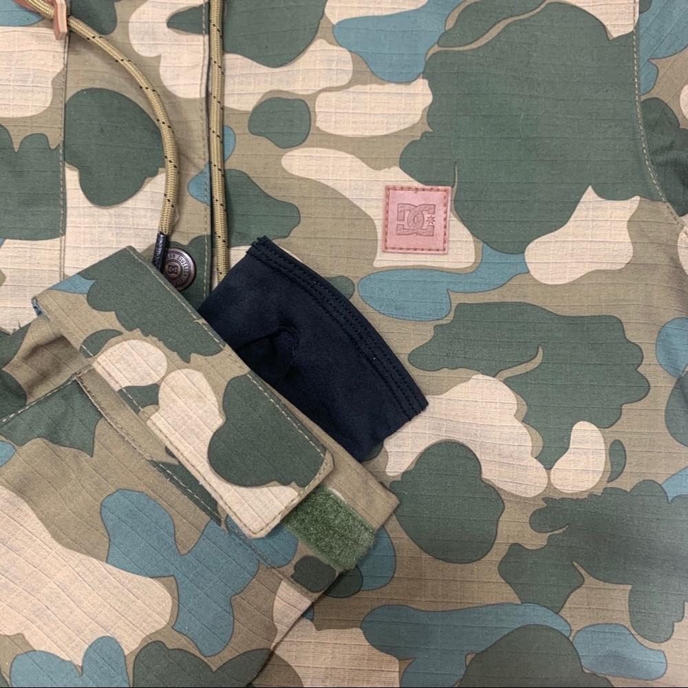 NEW DC SHOES CAMO SNOWBOARD SKI JACKET - Picture 9 of 9